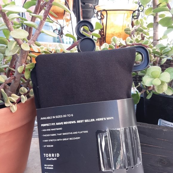 Torrid crop premium leggings - Picture 9 of 10